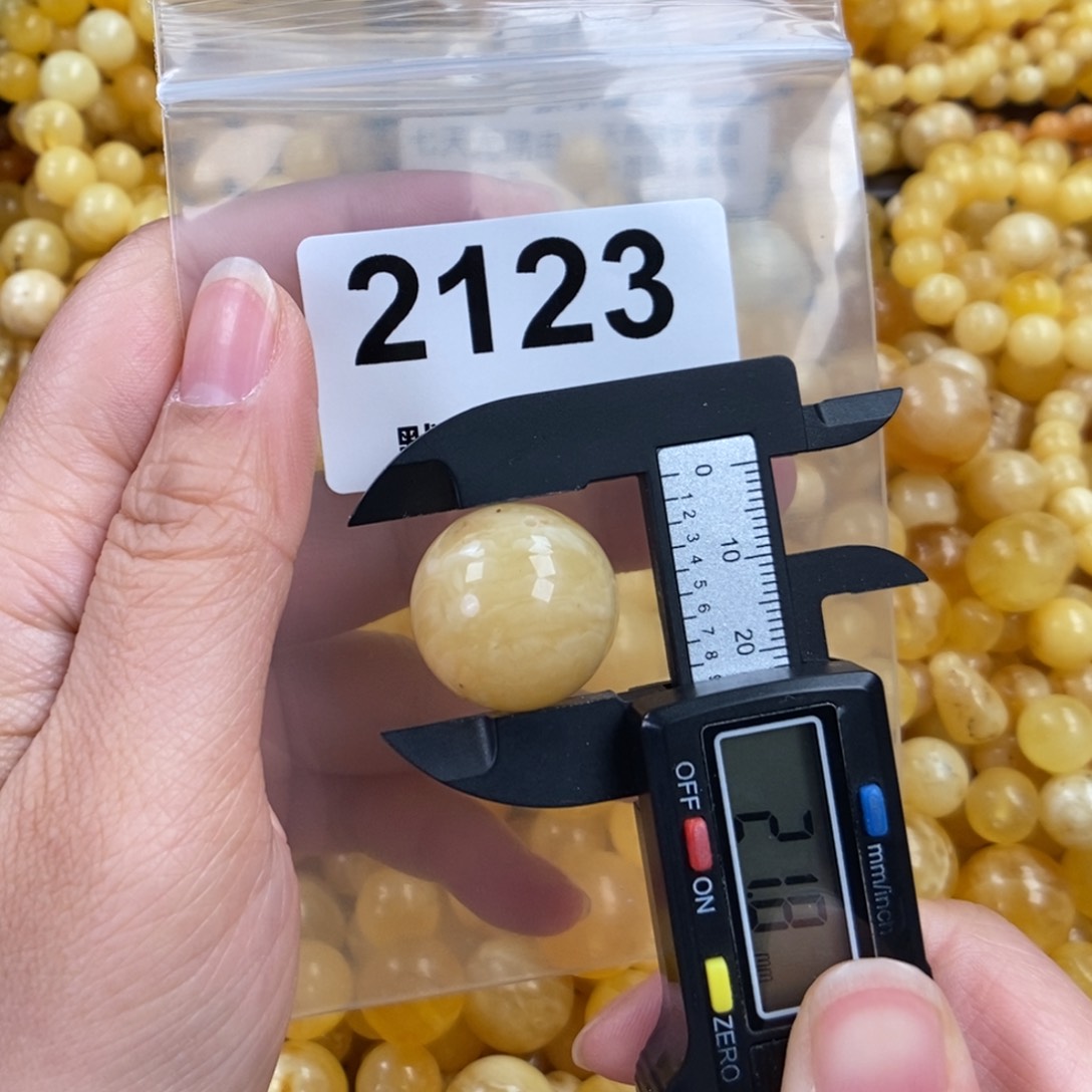 未镶嵌琥珀珠宝奇石