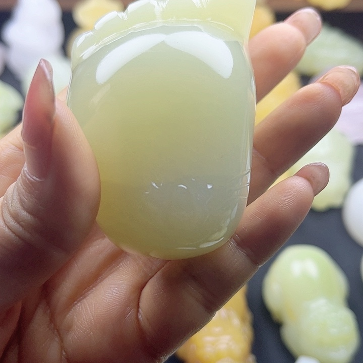 李***伟大理石磁石昆仑玉石手把件