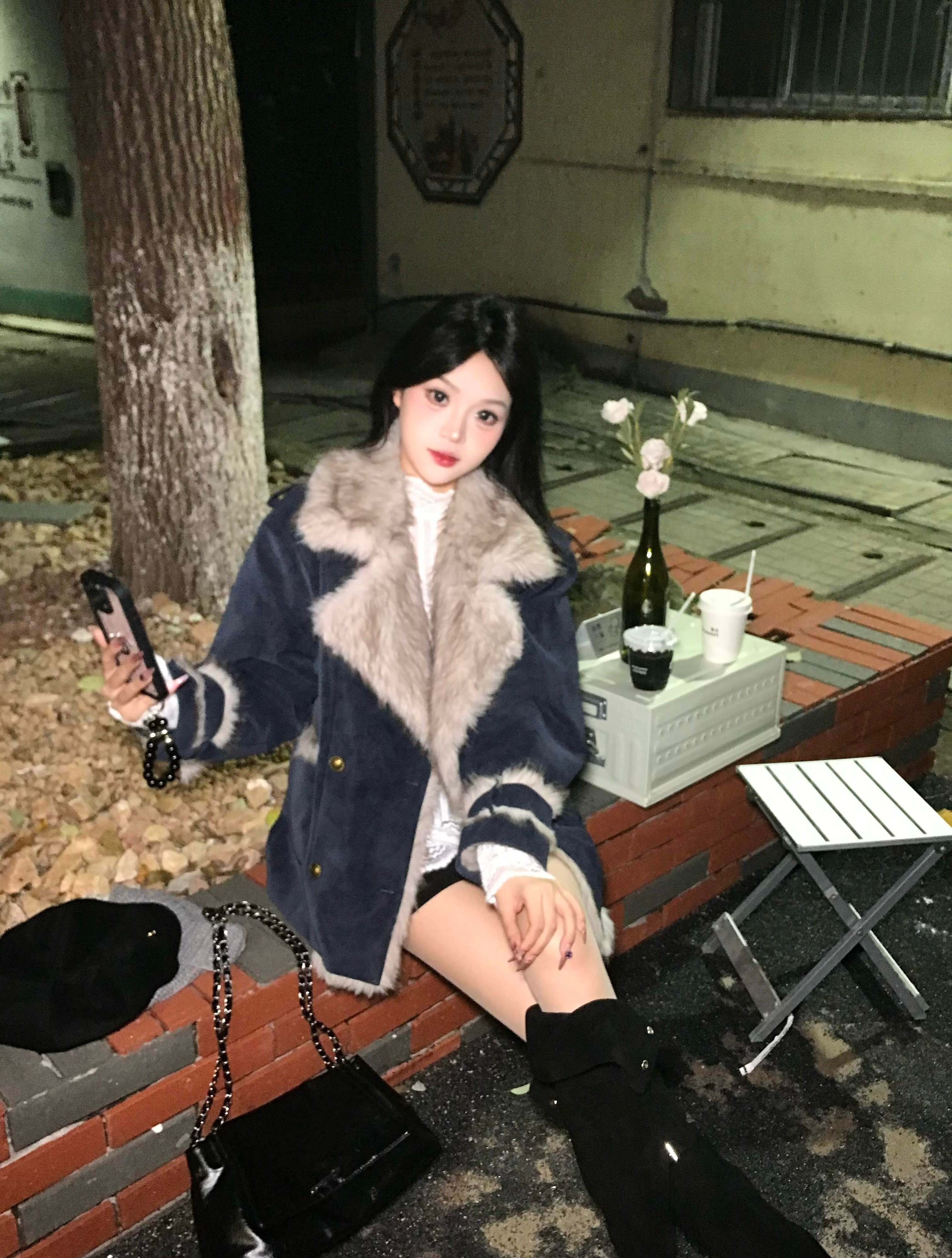 2025年冬季大翻领加绒加厚INS风设计外套时尚原创设计保暖