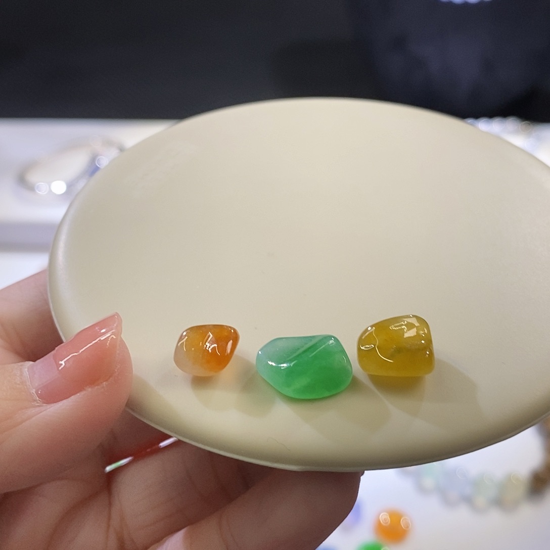 翡翠未镶嵌挂件随行