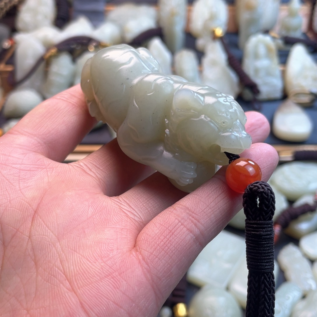 和田玉颈饰未镶嵌