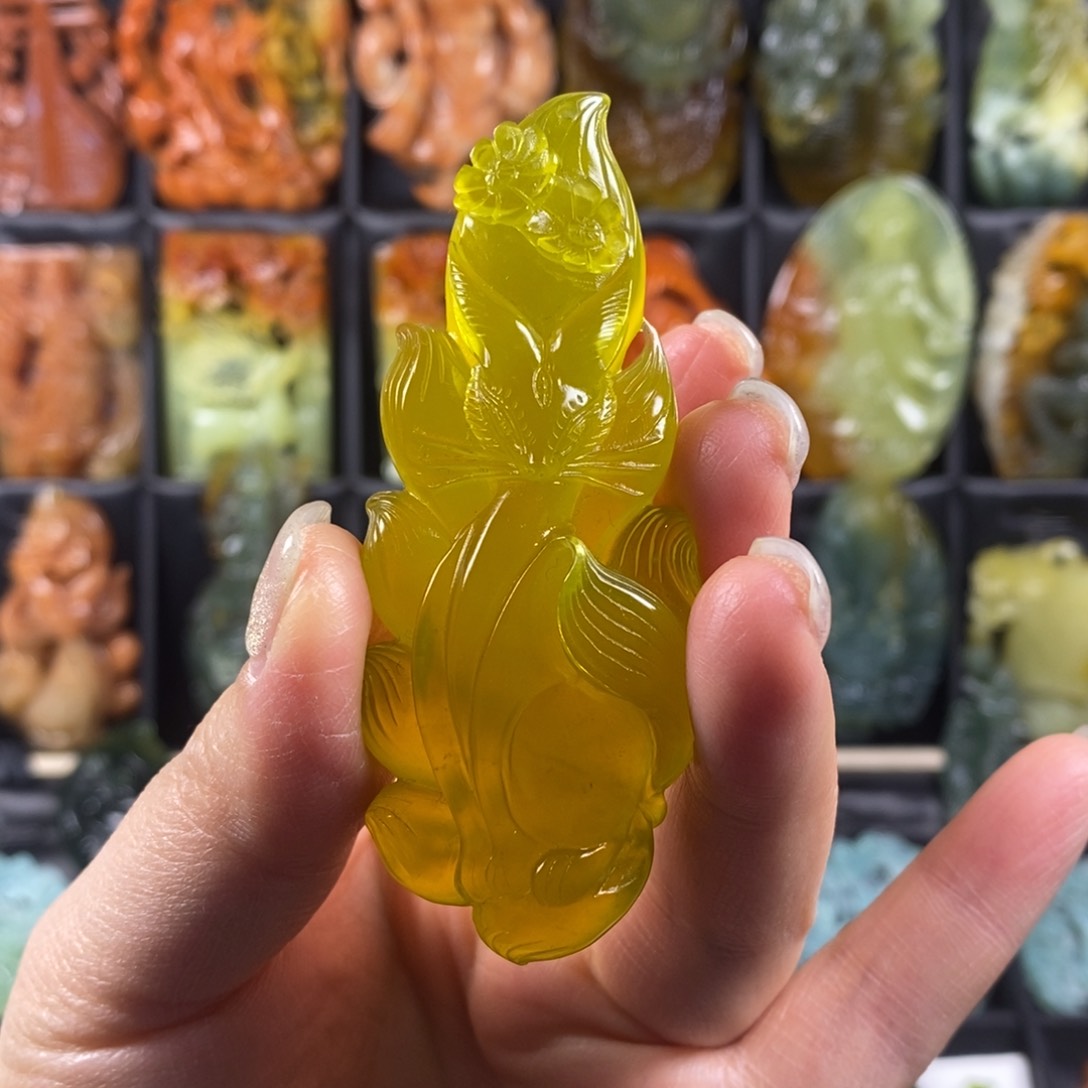 蛇纹石玉颈饰合金