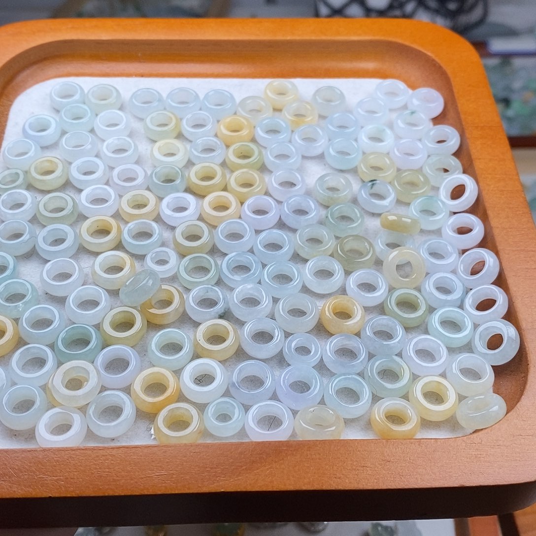 翡翠颈饰未镶嵌小甜甜圈1个