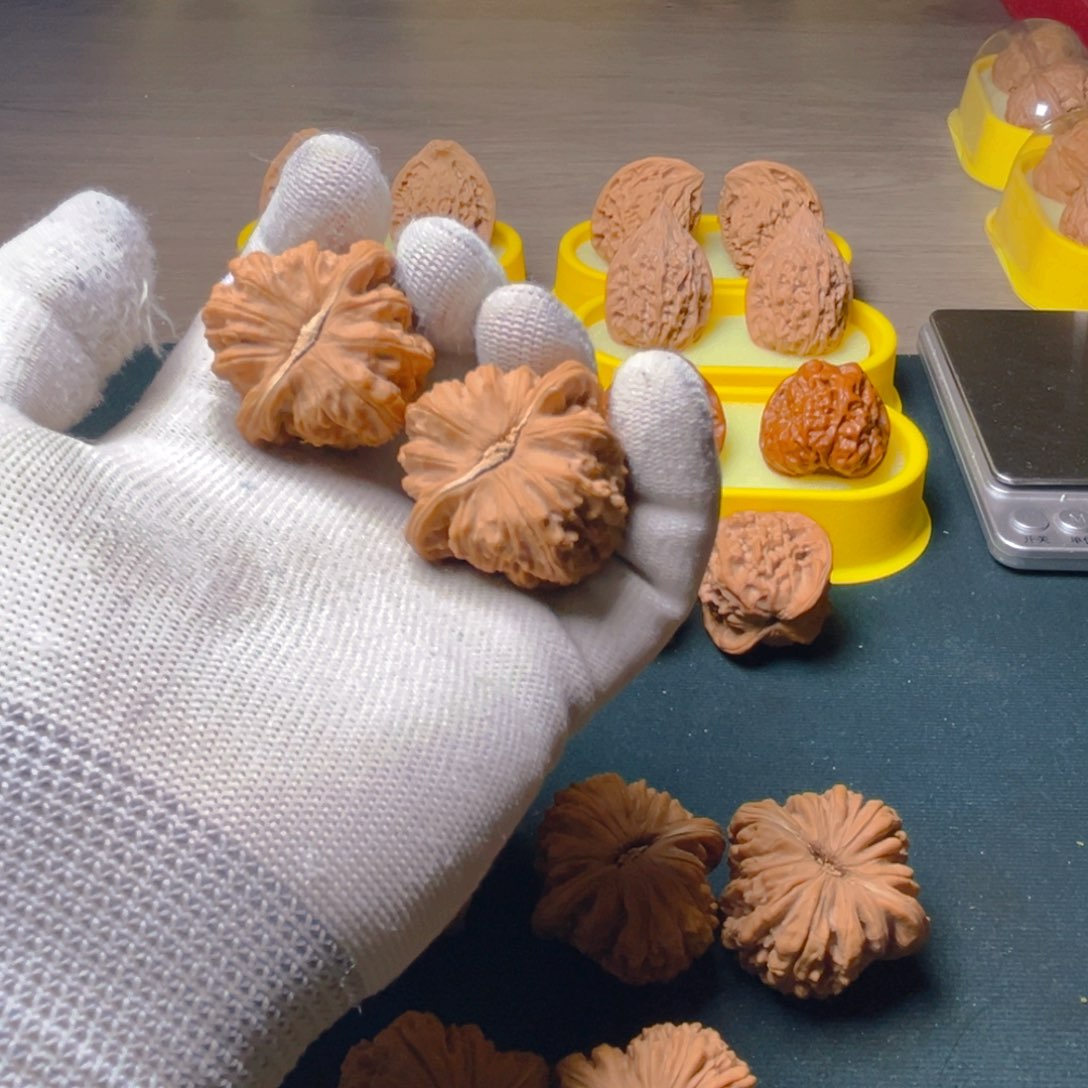 文玩核桃吊坠三角白38