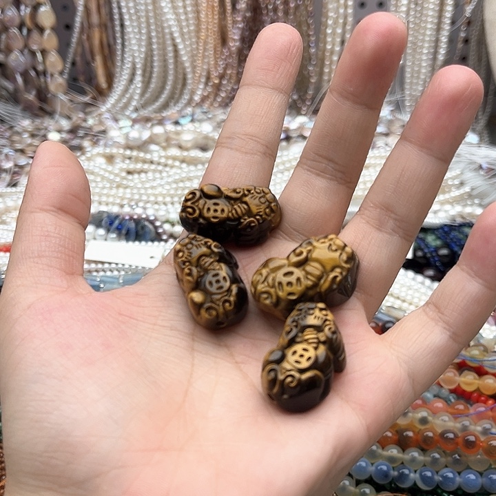 未镶嵌玛瑙/玉髓珠宝半成品一个黄虎眼石貔貅