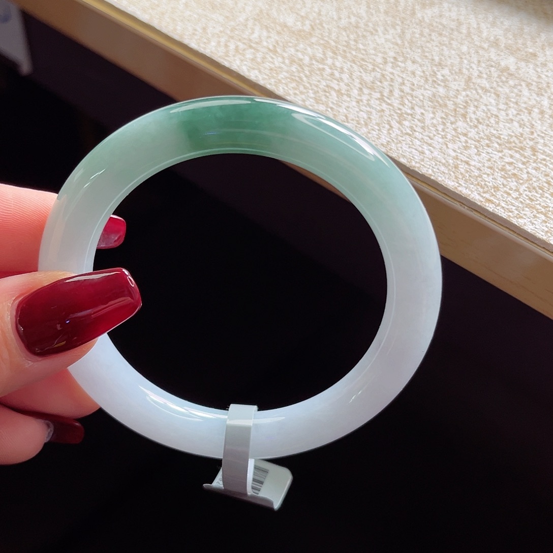 翡翠未镶嵌手镯手镯