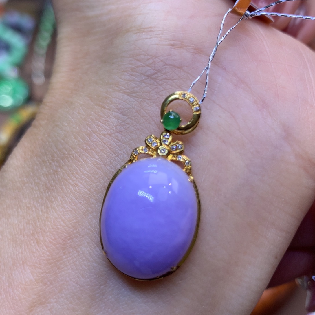 翡翠18K金镶嵌颈饰