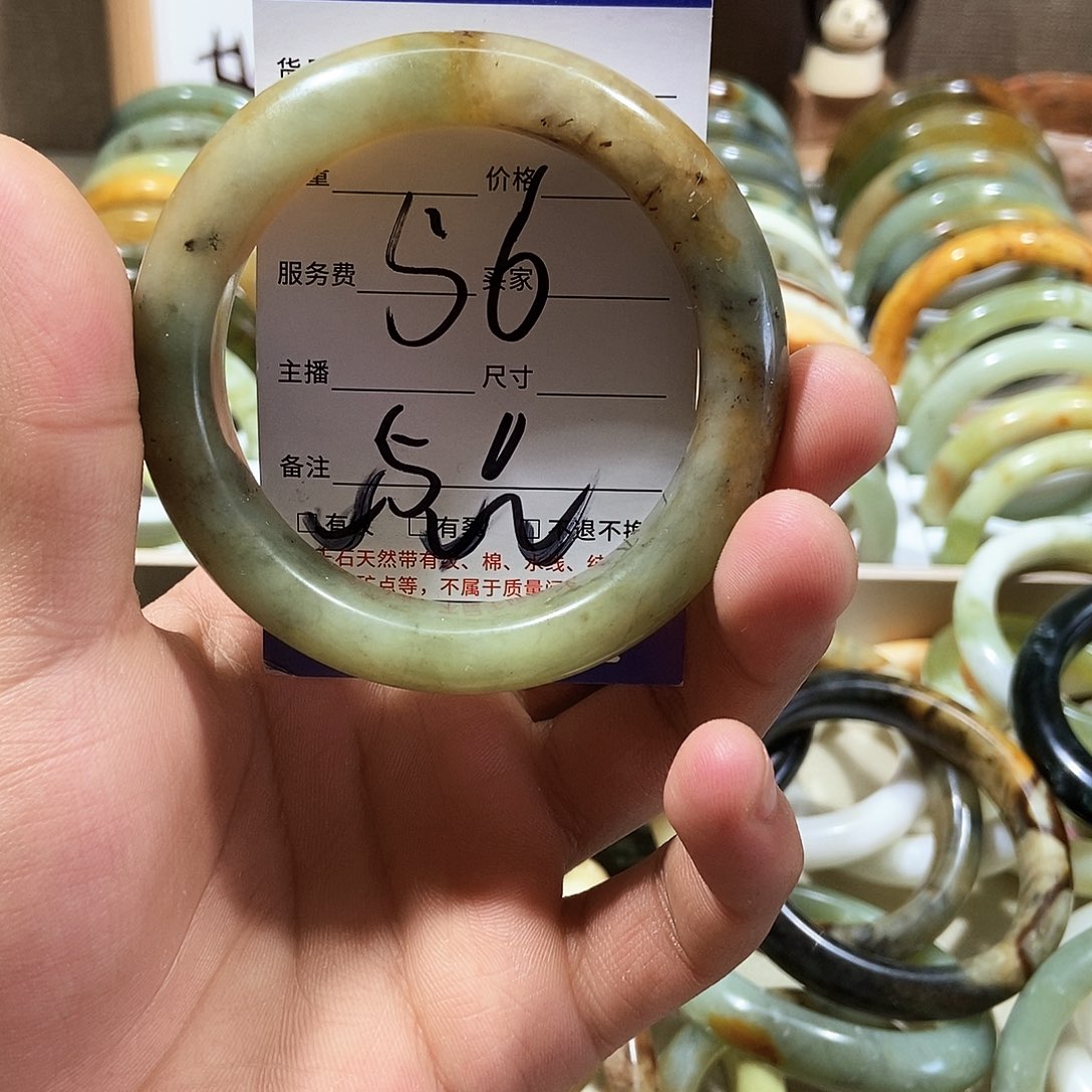 蛇纹石玉手镯未镶嵌