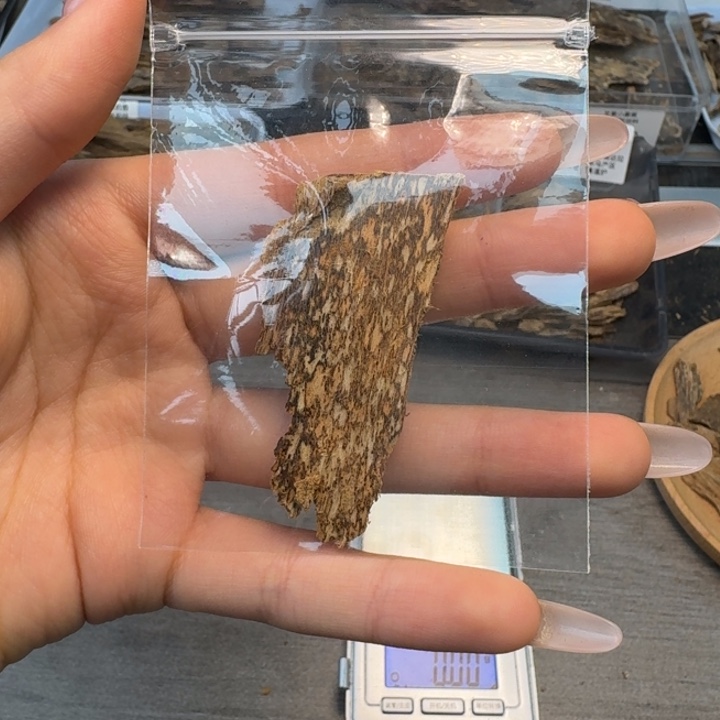 共***室海南青桂香1.4克。