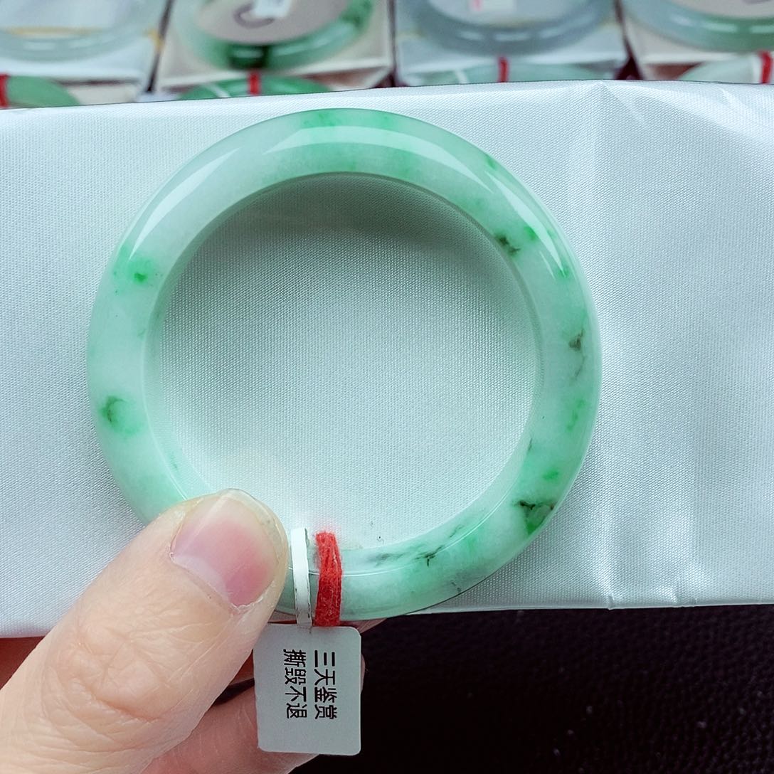 翡翠手镯未镶嵌不**姐缅甸翡翠手镯