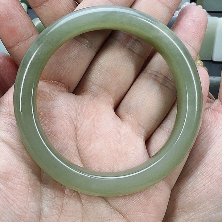 和田玉57圈口手镯未镶嵌