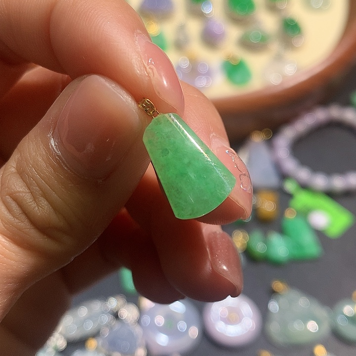 翡翠吊坠(不含链)18K金镶嵌