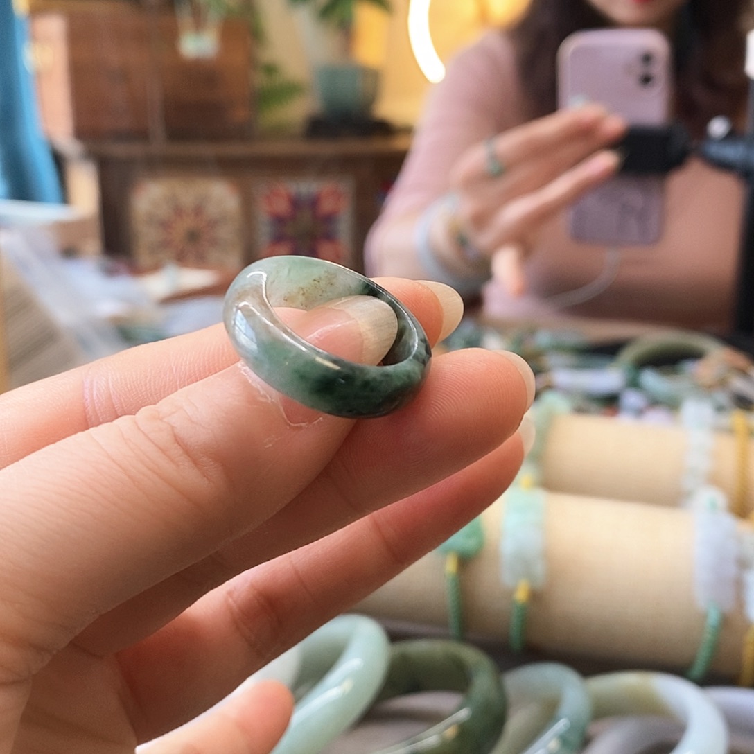 翡翠戒指未镶嵌翡翠戒指