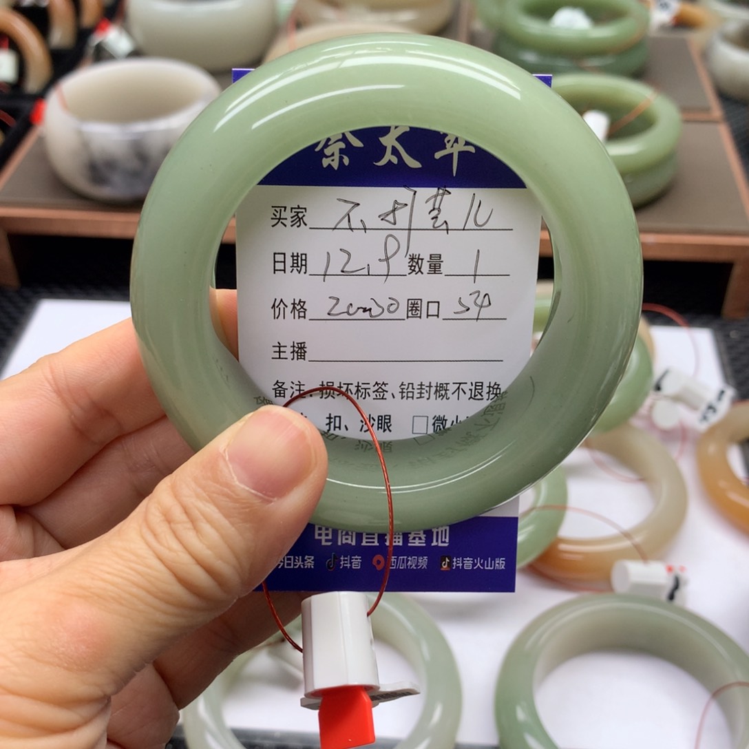 未镶嵌手镯石英质玉不**儿