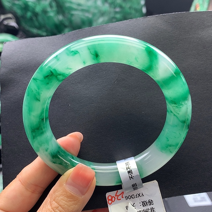 石英质玉未镶嵌手镯