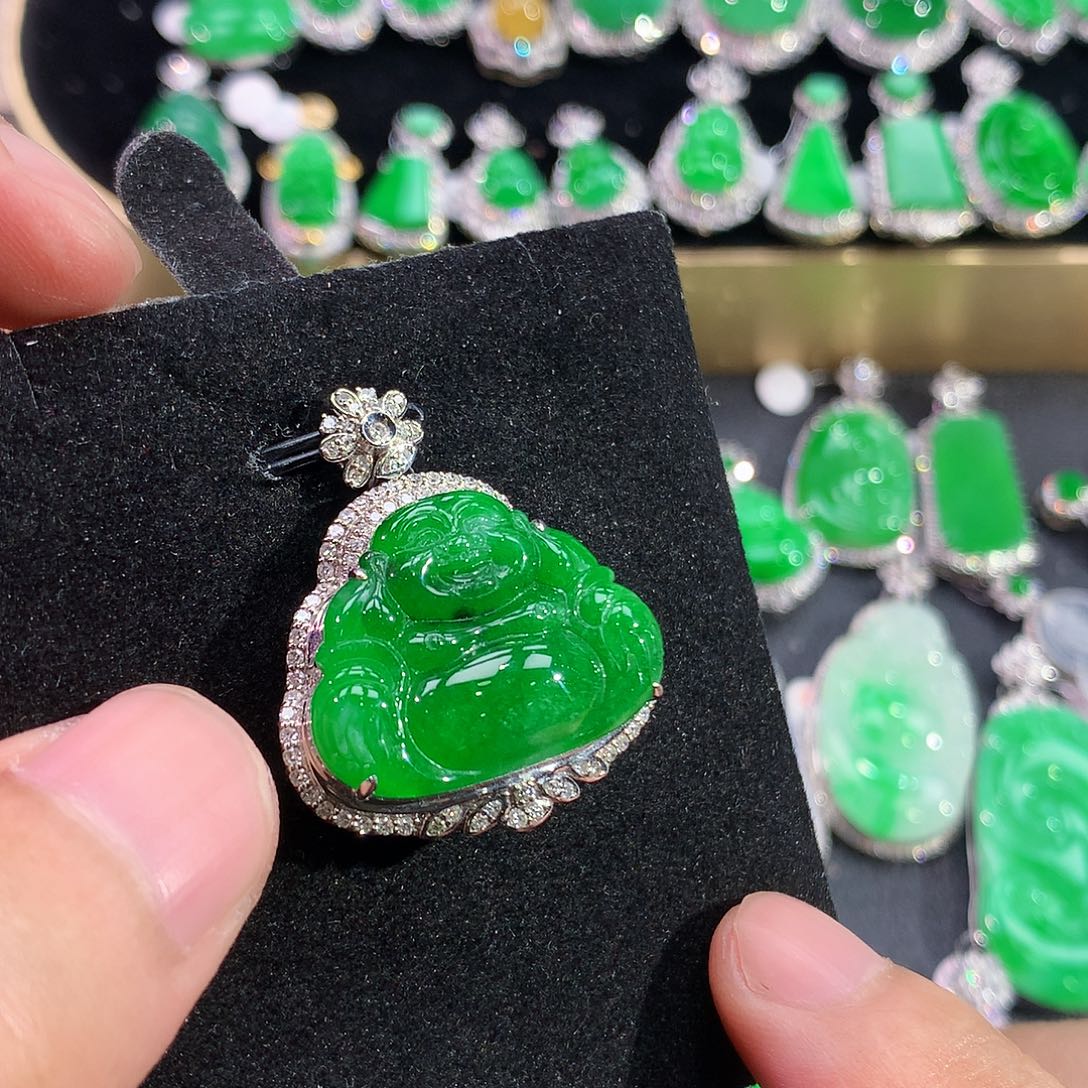 翡翠18K金镶嵌颈饰