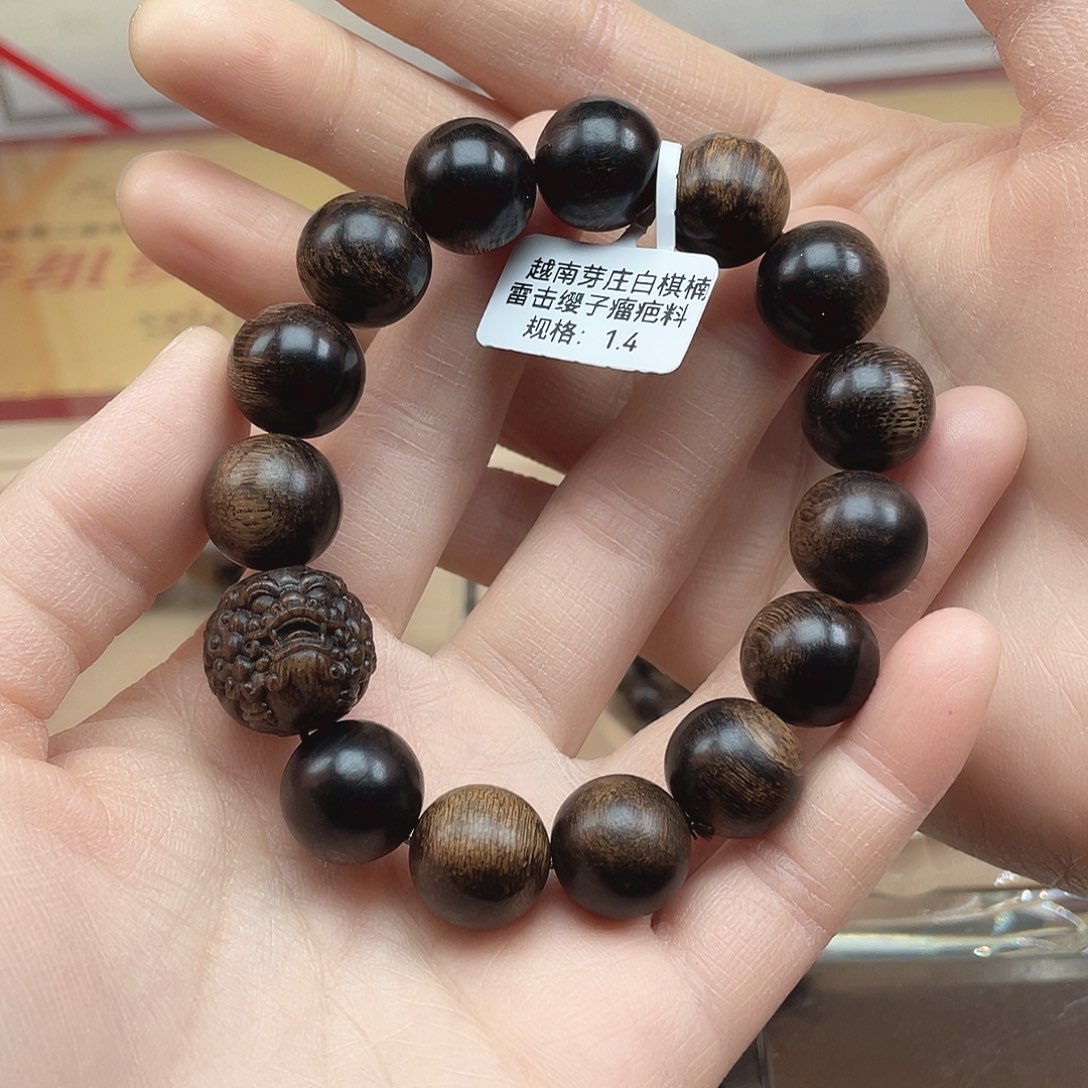 沉香手串妙*?越南芽庄白棋雷击缨子瘤疤