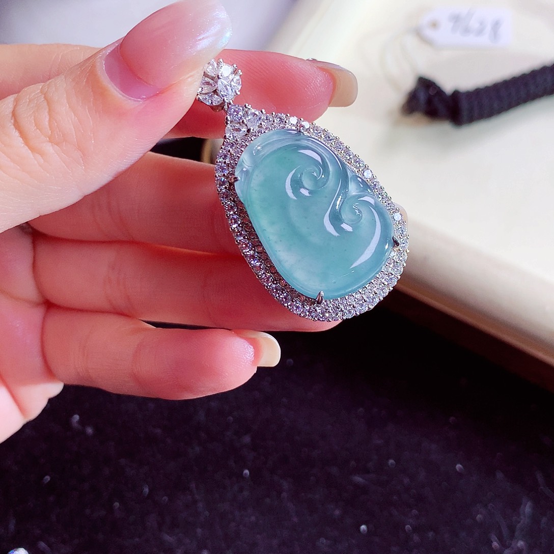 颈饰银S925镶嵌翡翠