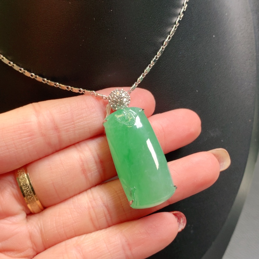 【闪购商品】翡翠吊坠(赠链)18K金镶嵌