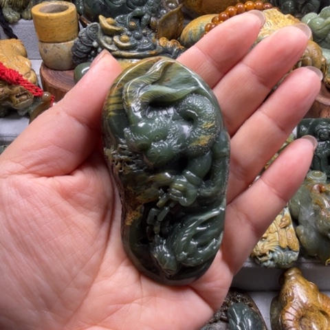 未镶嵌岫岩河磨玉（透闪石质玉）把件龍**坤