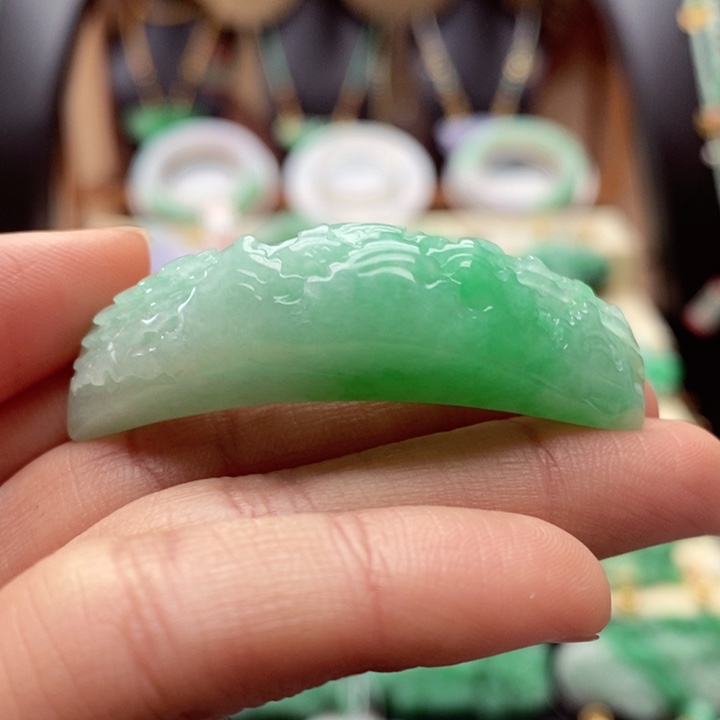 翡翠颈饰未镶嵌翡翠手牌