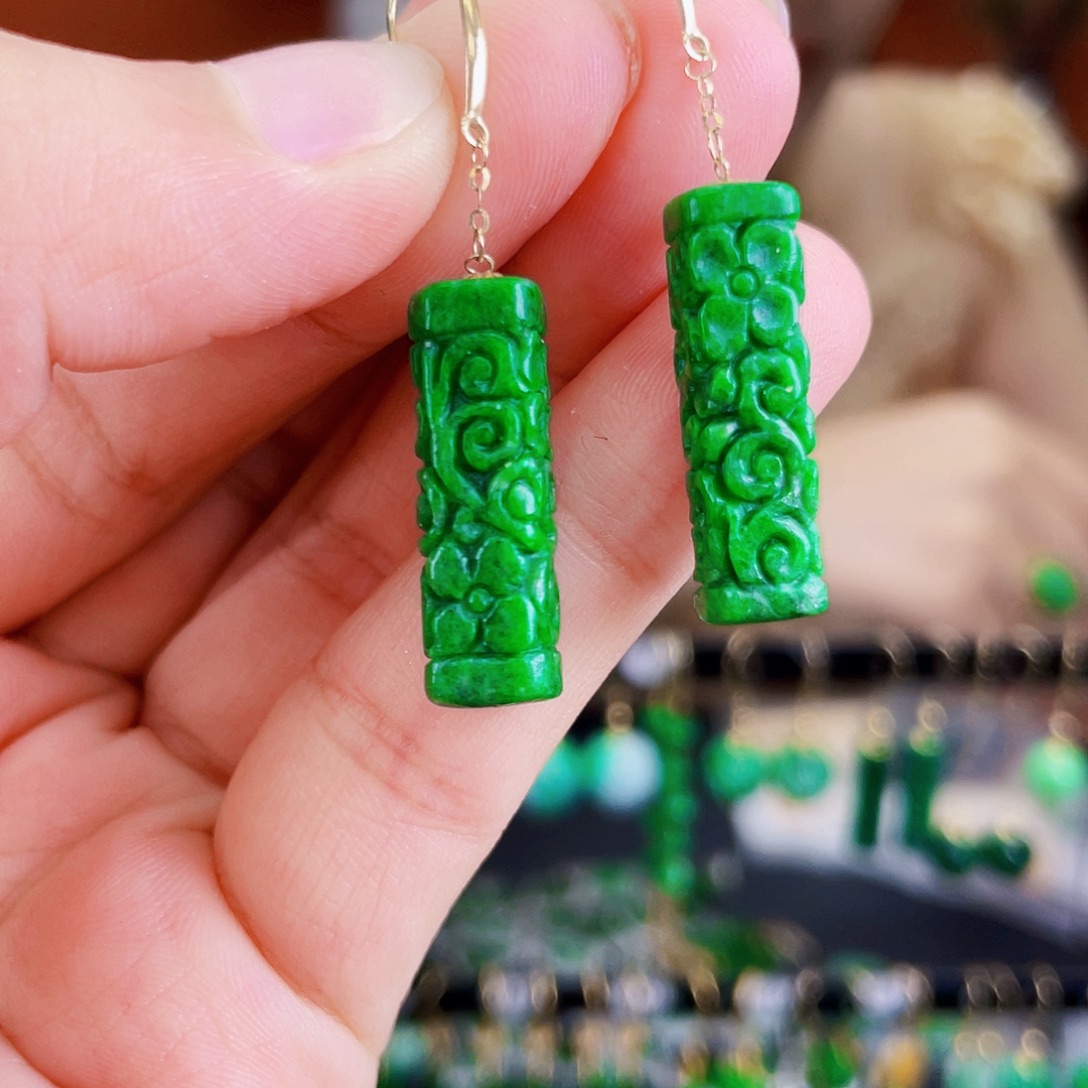 18K金镶嵌翡翠耳饰