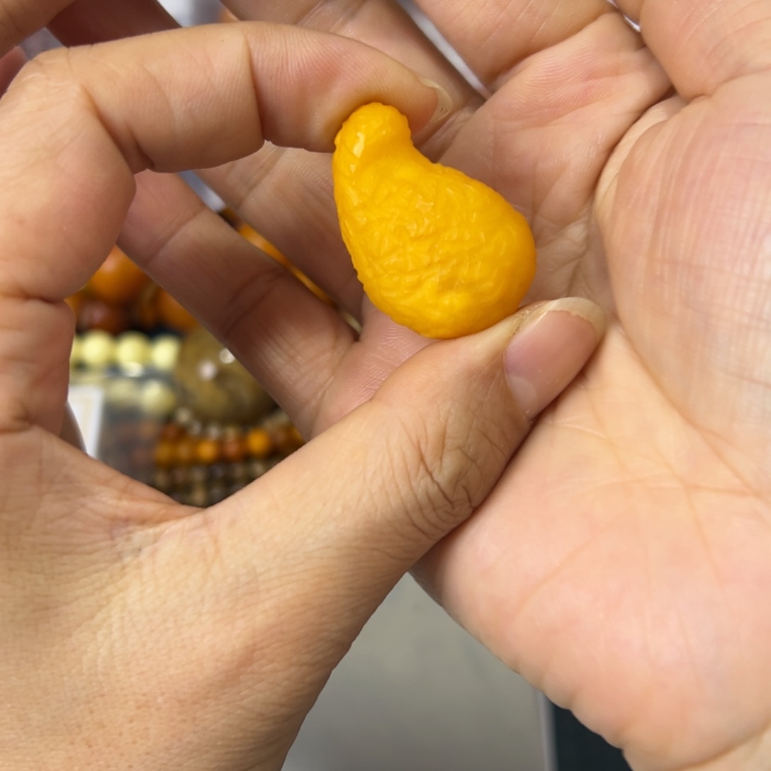 未镶嵌琥珀珠宝奇石280