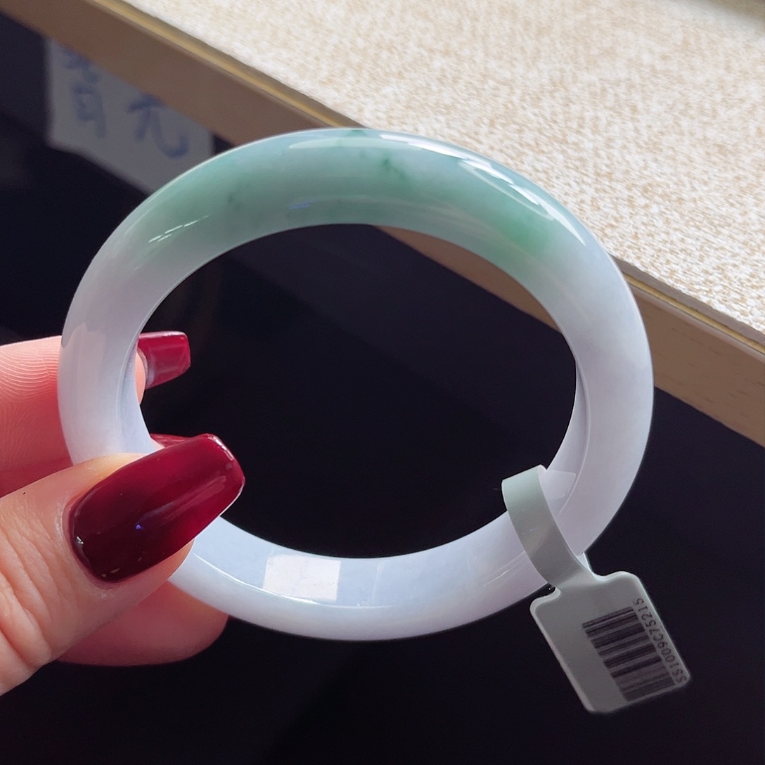 翡翠手镯未镶嵌手镯