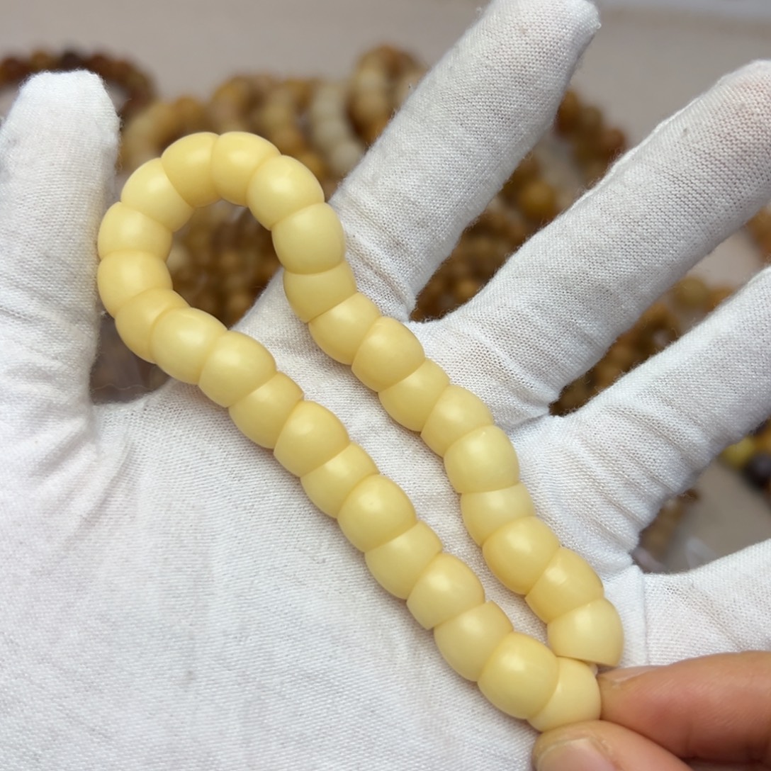 菩提根/象牙果吊坠瑕疵树王毛胚肠奶黄顺色