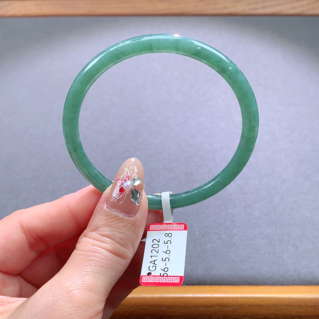 翡翠手镯未镶嵌天然翡翠手镯叮当镯