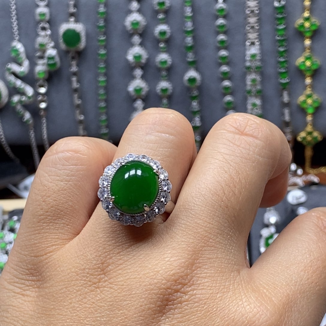 翡翠颈饰银S925镶嵌戒指