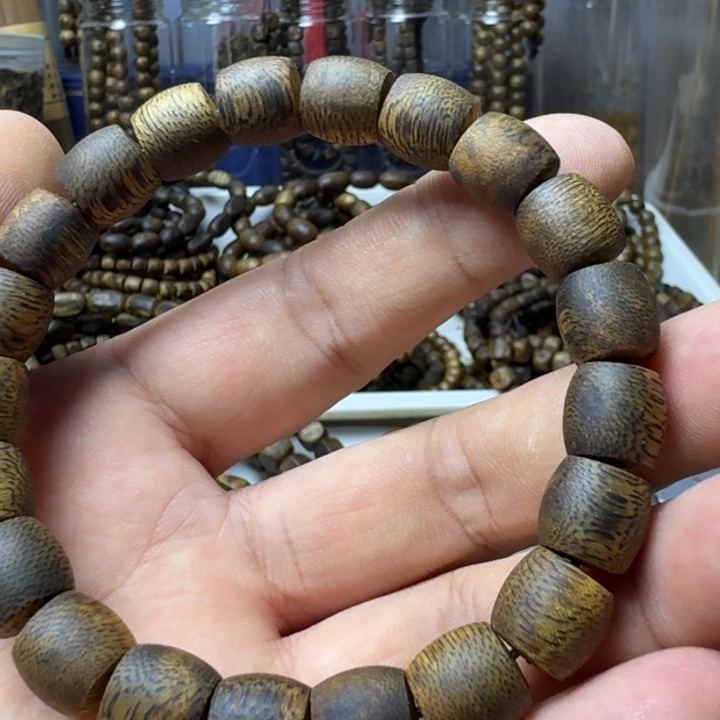 沉香手串乌身手串9克