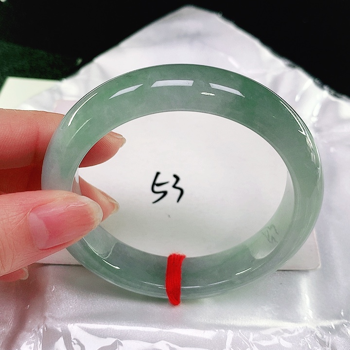 翡翠手镯未镶嵌翡翠手镯未镶嵌