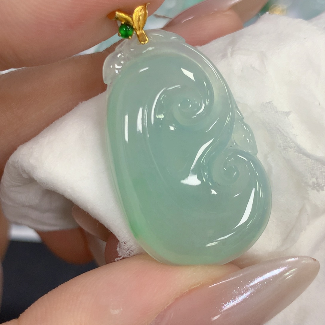 颈饰18K金镶嵌翡翠