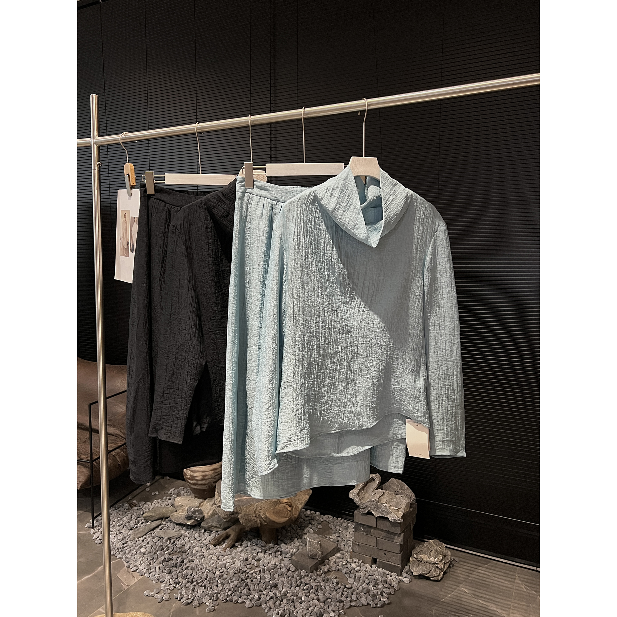 肌理感高领衬衫+半身裙两件套8150（清）