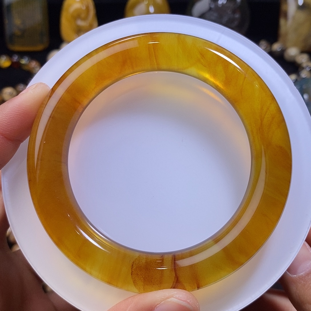 琥珀颈饰未镶嵌61圈口、条粗13mm、无镯心