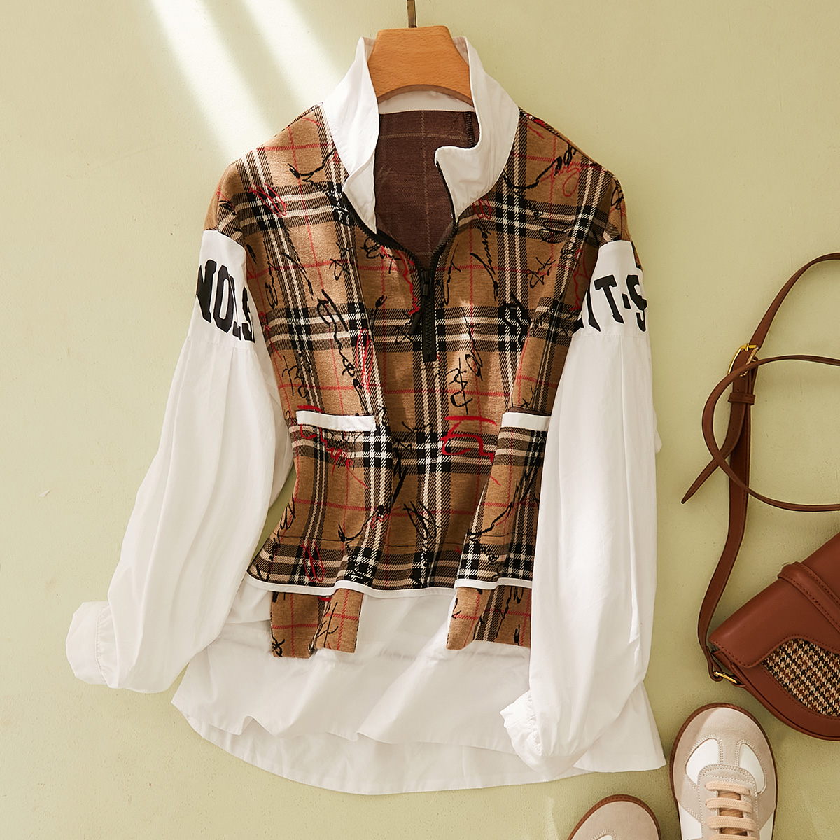 清 清 清」拉链立领撞色格纹女式卫衣L70148