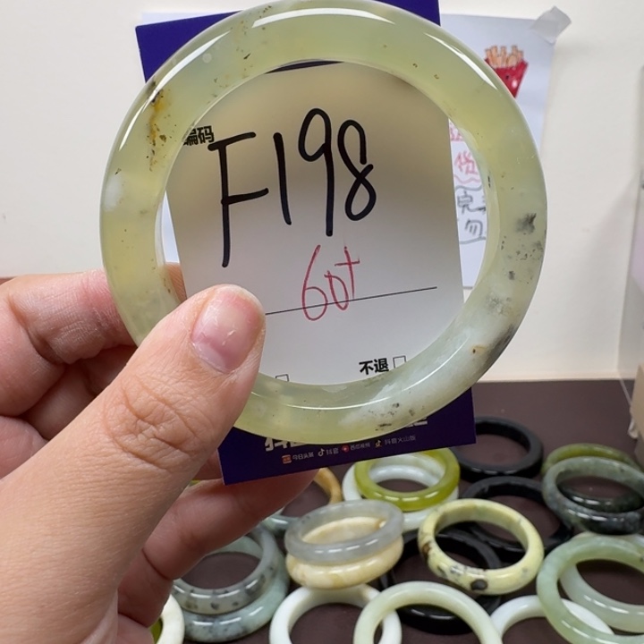 蛇纹石玉未镶嵌手镯198