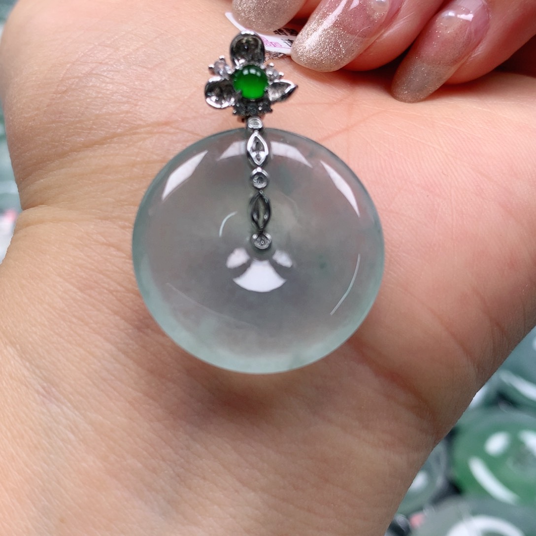 翡翠颈饰18K金镶嵌天然翡翠