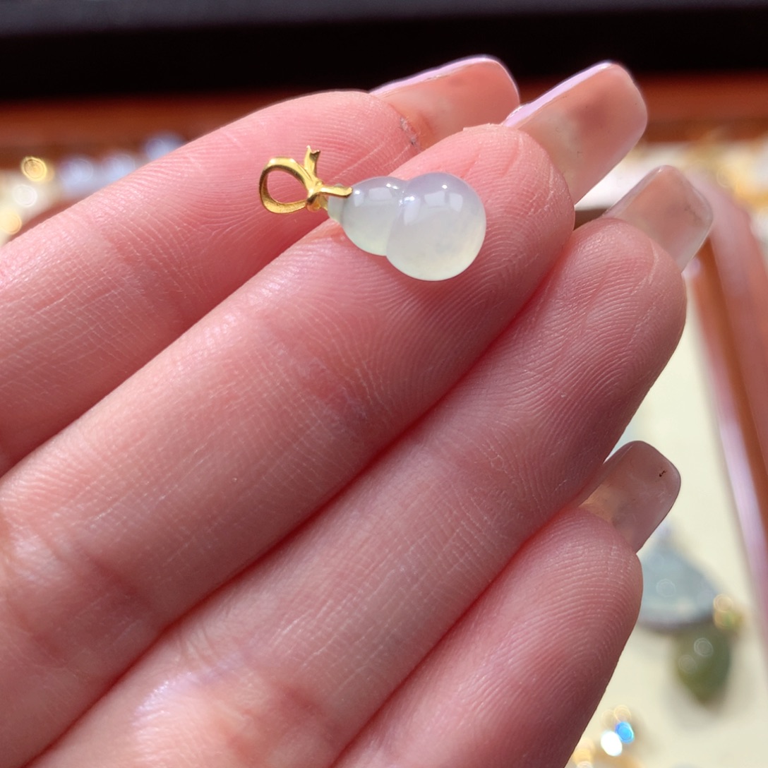 翡翠颈饰18K金镶嵌翡翠