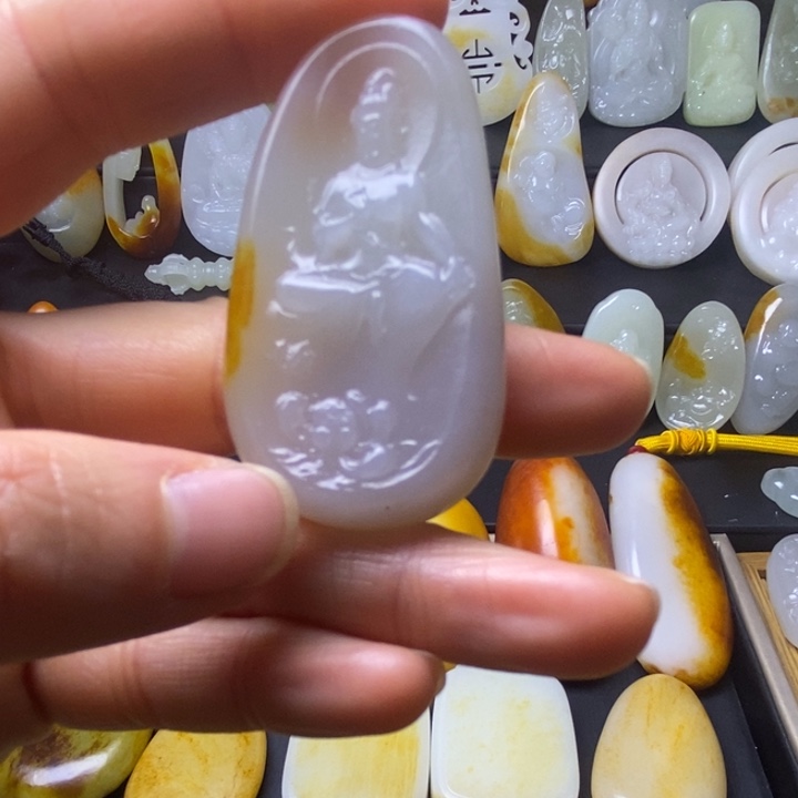 玉***宏和田玉未镶嵌颈饰