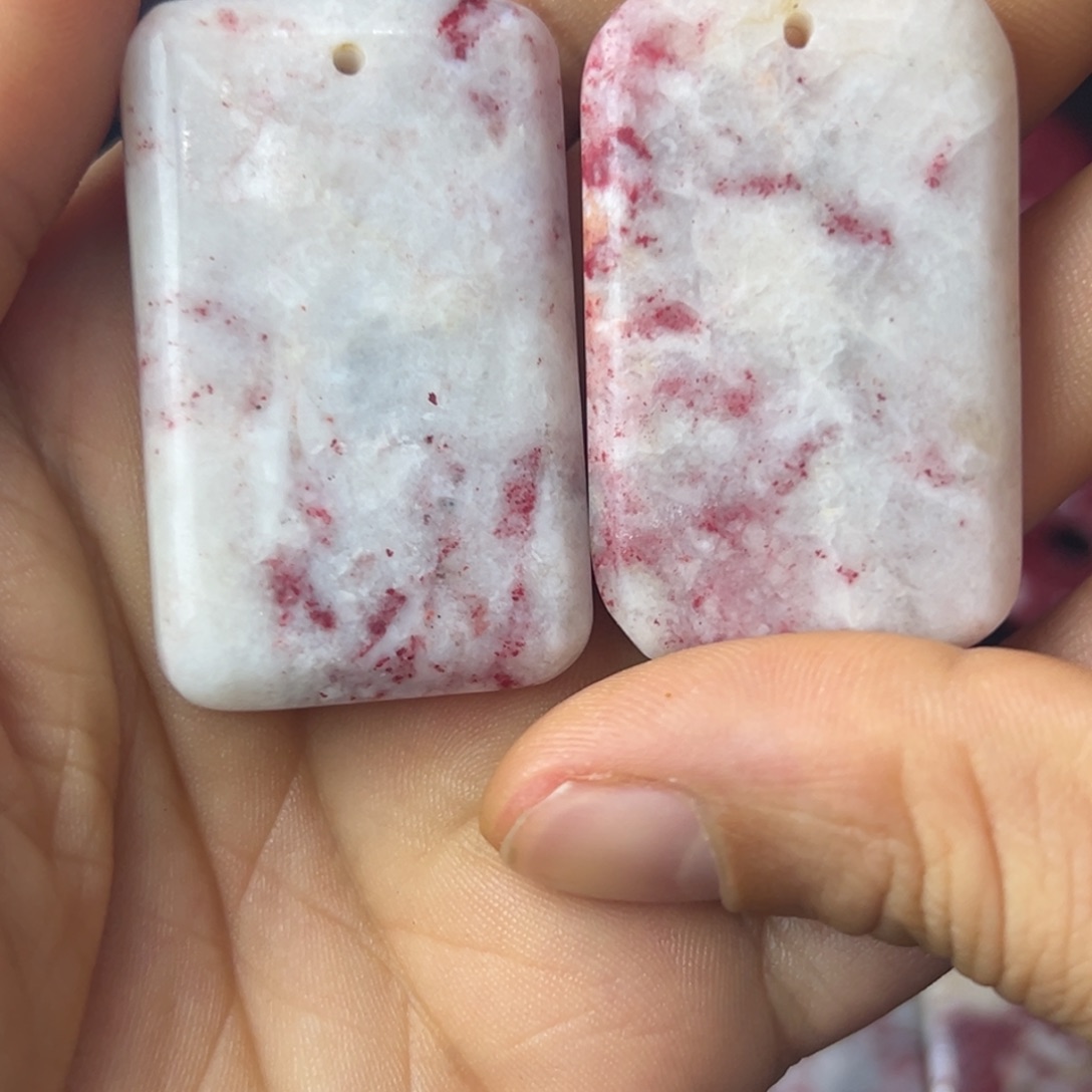 天然辰砂原石无事牌