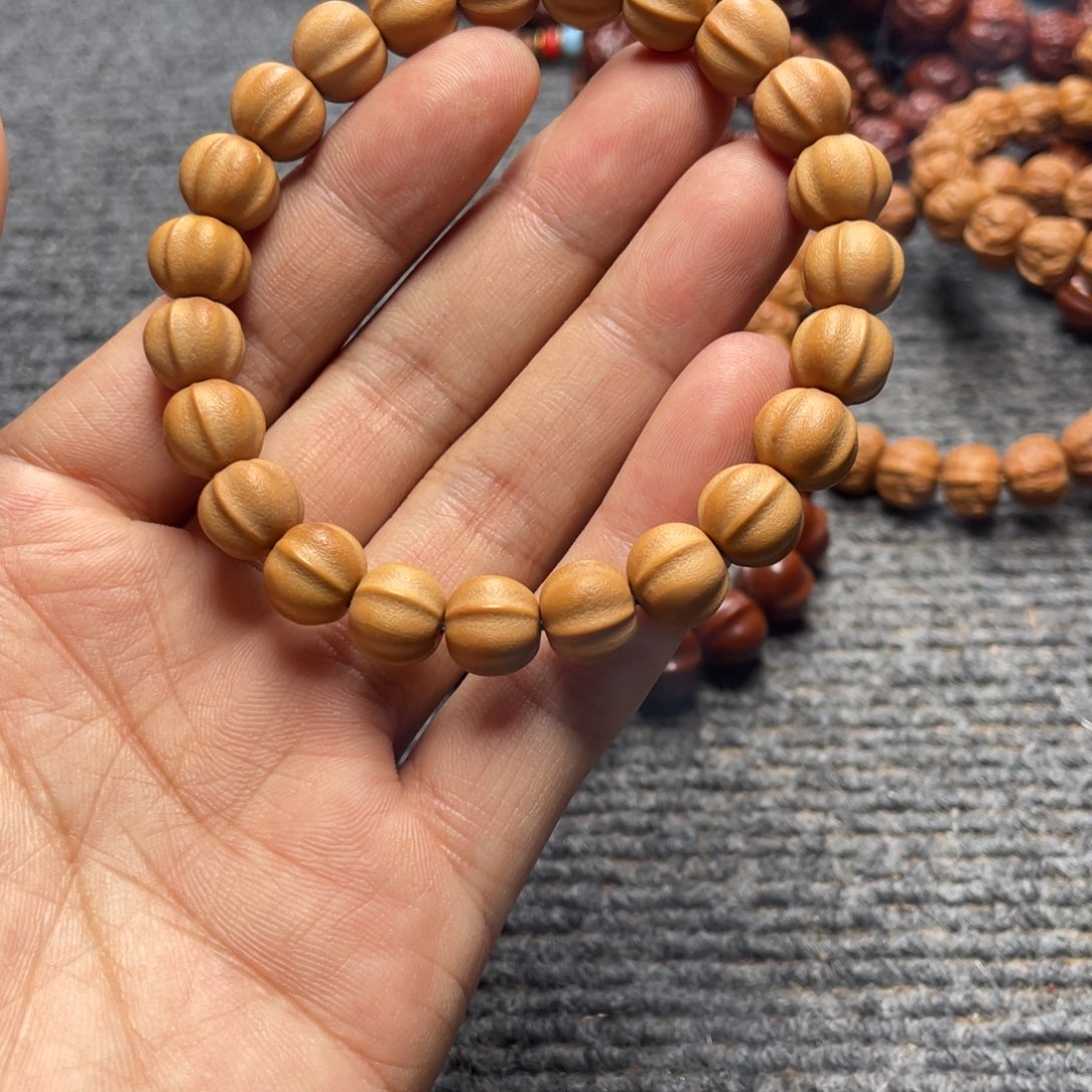 猴头核桃手串11左右小鲨鱼背。泛油款