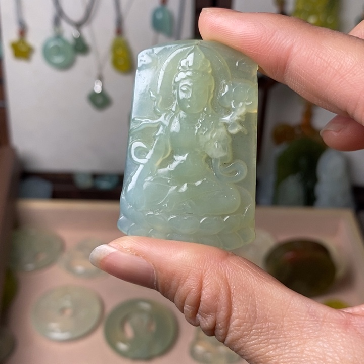 蛇纹石玉颈饰未镶嵌