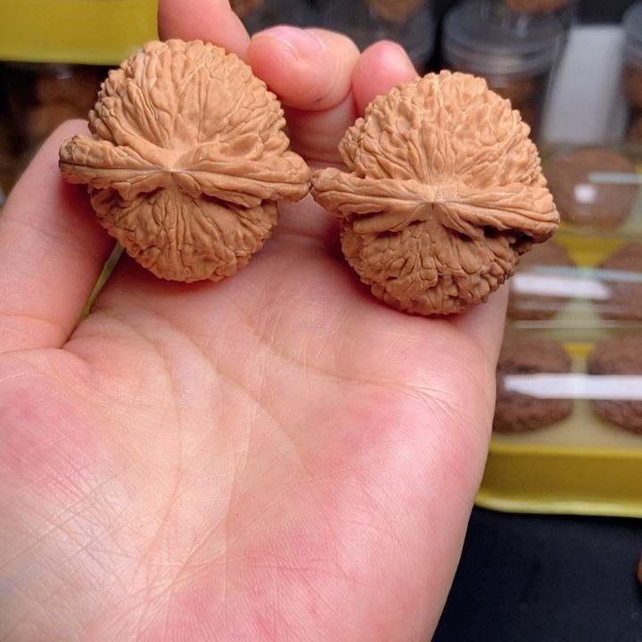 文玩核桃吊坠3白狮子42尺