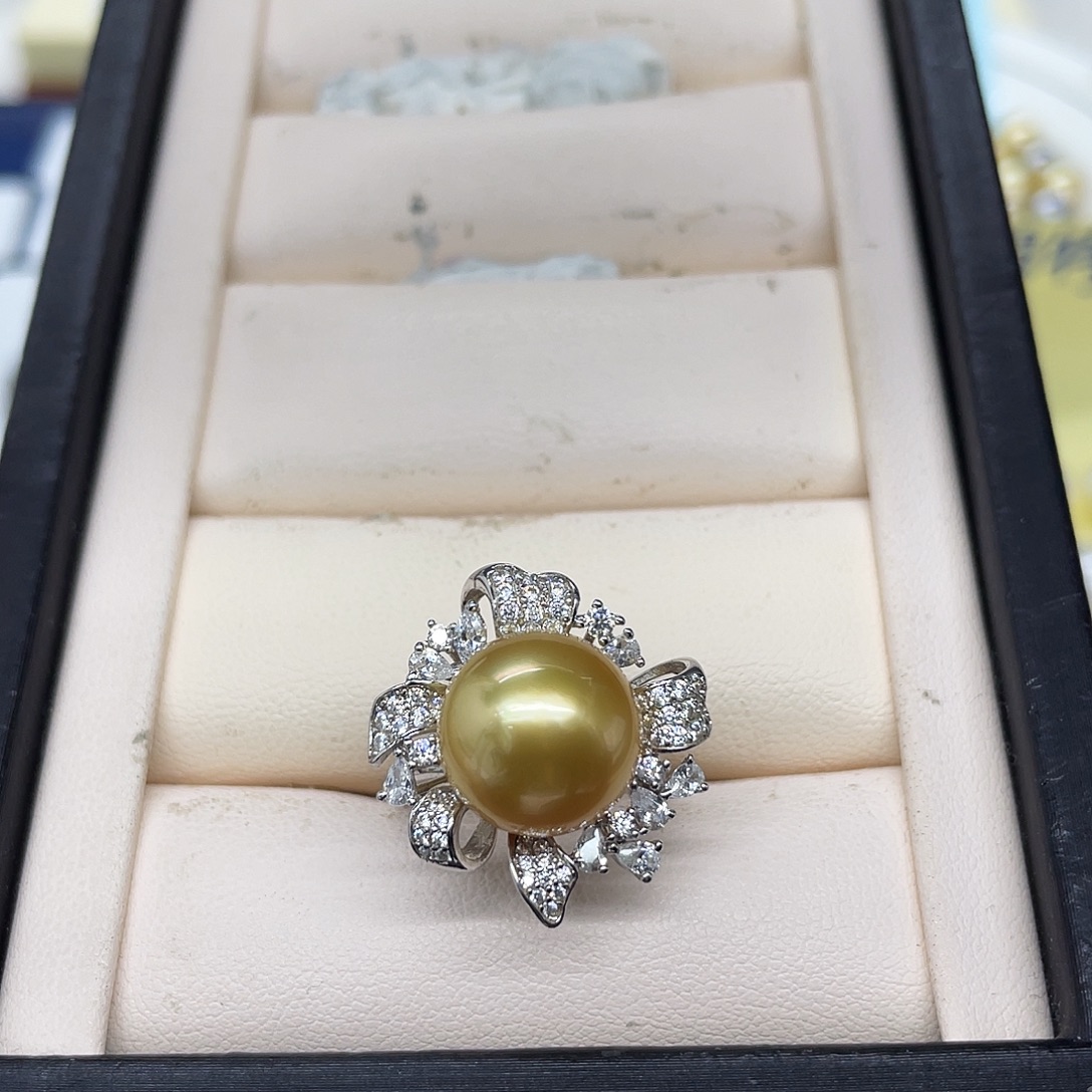 银S925镶嵌戒指海水珍珠金珠浓金花朵戒指12.6mm