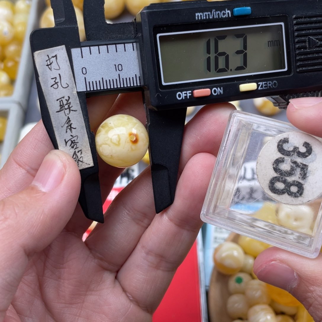 蜜蜡珠宝奇石未镶嵌