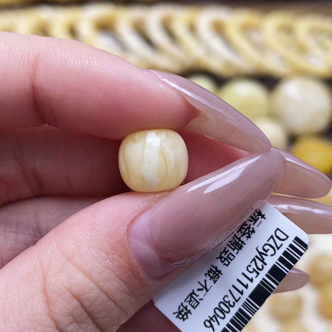 琥珀未镶嵌裸石10.7*9.4mm老型