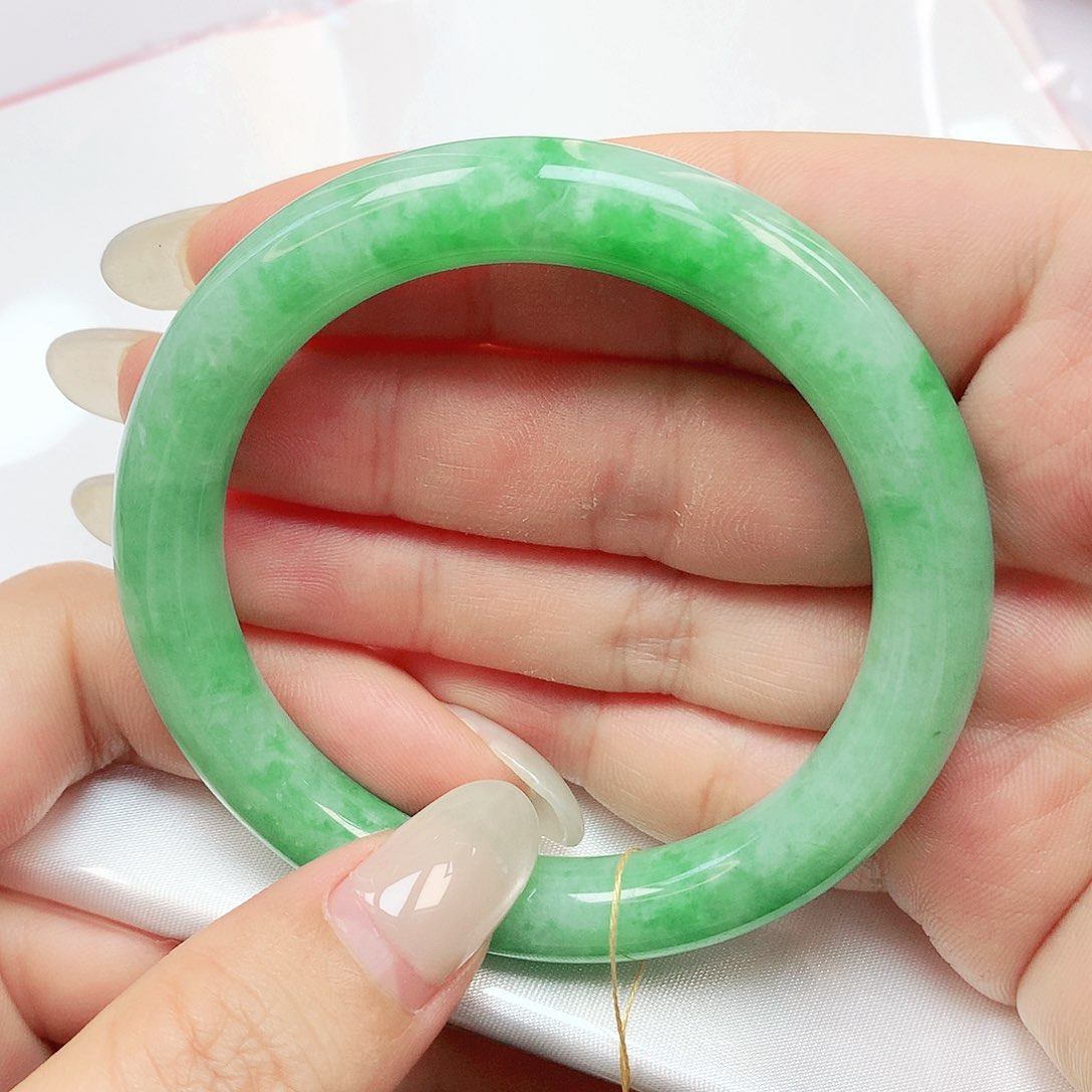 翡翠手镯未镶嵌抖音606