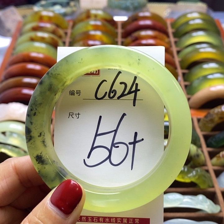 蛇纹石玉手镯未镶嵌